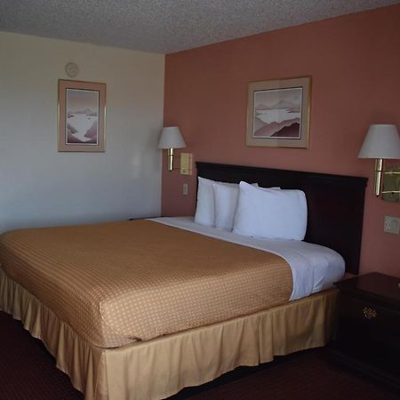 Royal Inn Springdale Exterior photo