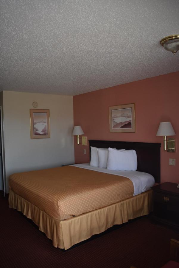 Royal Inn Springdale Exterior photo